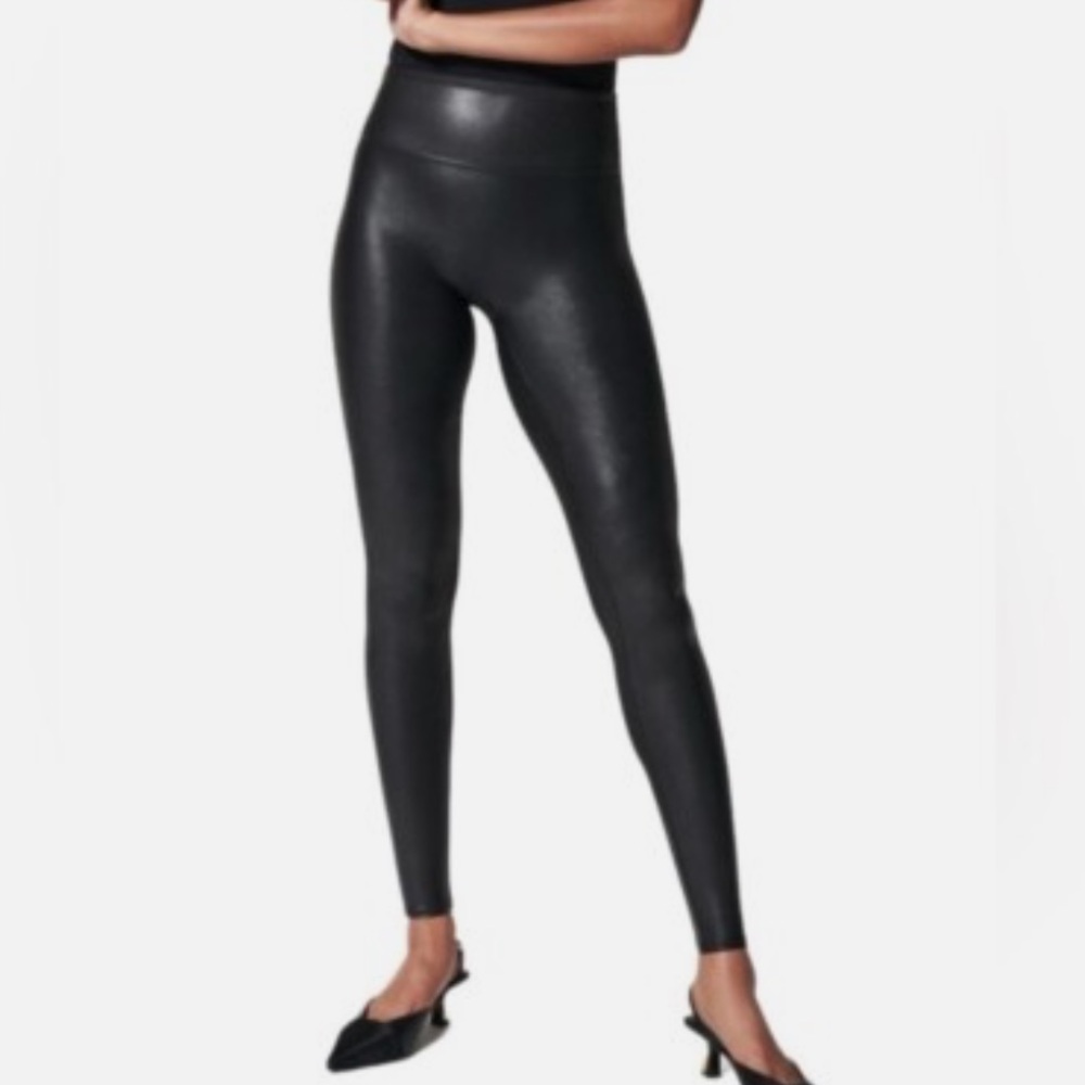 SPANX Shiny Black Leggings, size 1X Petite